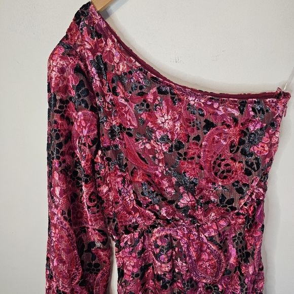 NWT Hemant and Nandita Mehr One-Shoulder Black Red Women's Dress Size Small - Picture 5 of 11